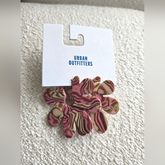 NEW!! Urban Outfitters, Set of 3, Flower Power Earrings and Layering Necklaces - Picture 3 of 8